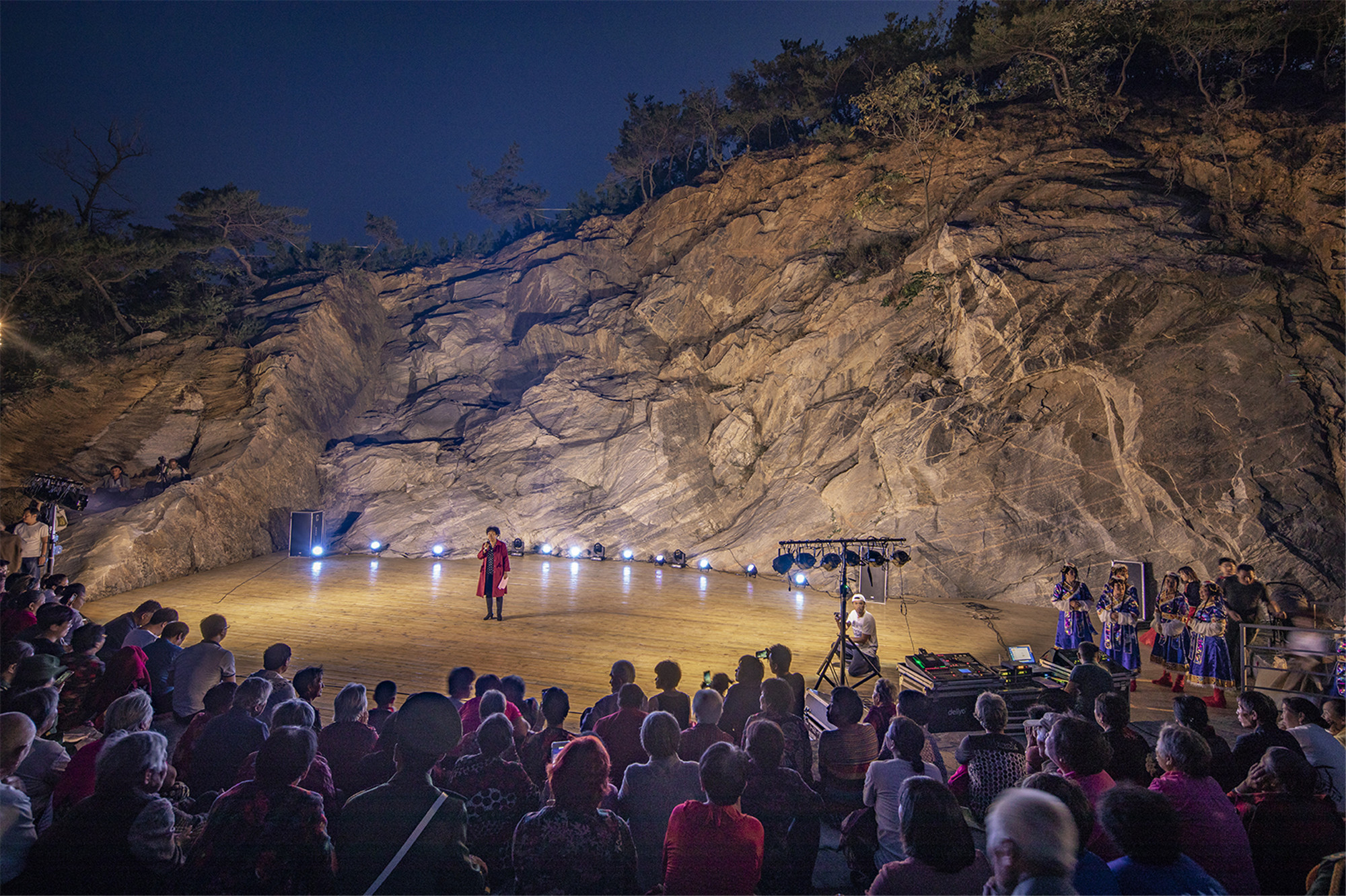 11-使用中的石窝剧场 Stone Nest Amphitheatre in use.jpg