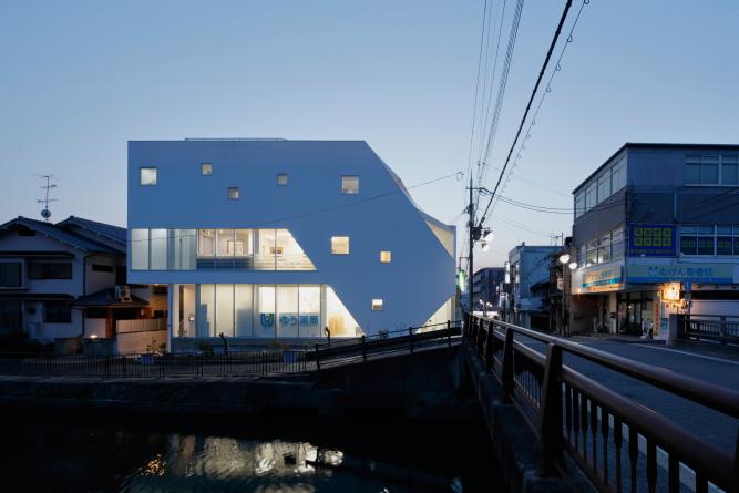 日本不规则形状小鹿住宅建筑设计 | EASTERN Design Office