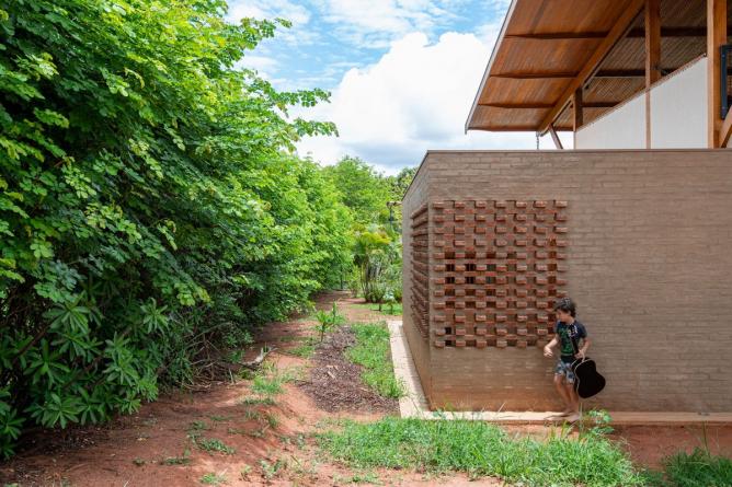 巴西乡野田园里的儿童之家建筑设计 | Corato Arquitetura