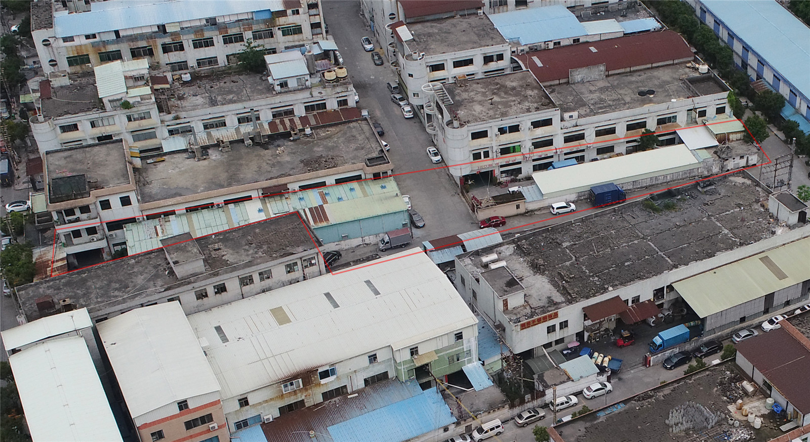 11被停车和违建占据的空间.jpg