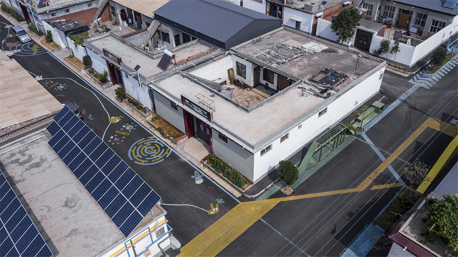 02_主街与街巷的地绘手法不同the floor painting methods of the main street and the streets are different.jpg
